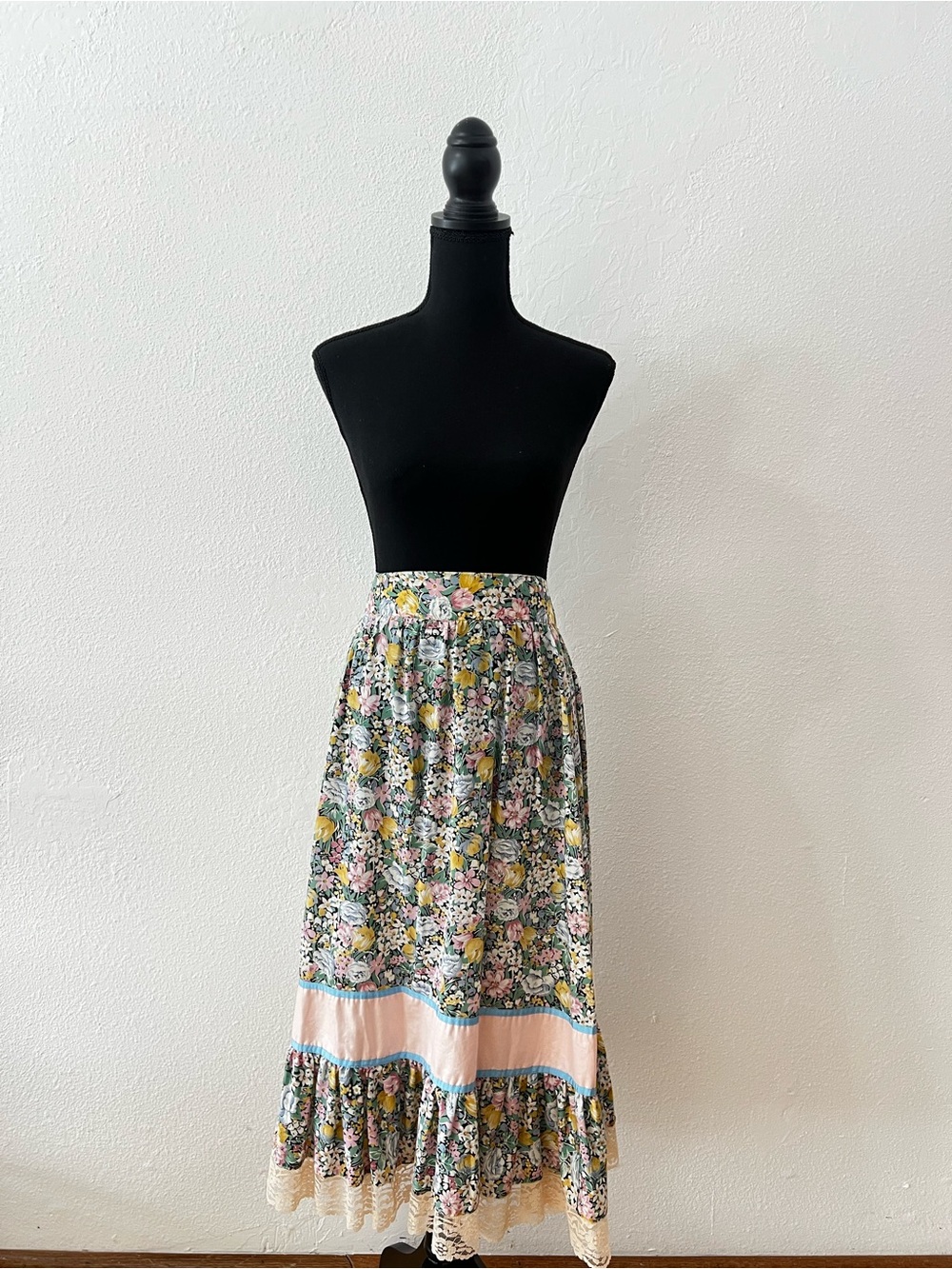 Vintage 70s Lace Trim Ruffle Midi Skirt Cottage Prairie Hippie Boho Coquette M